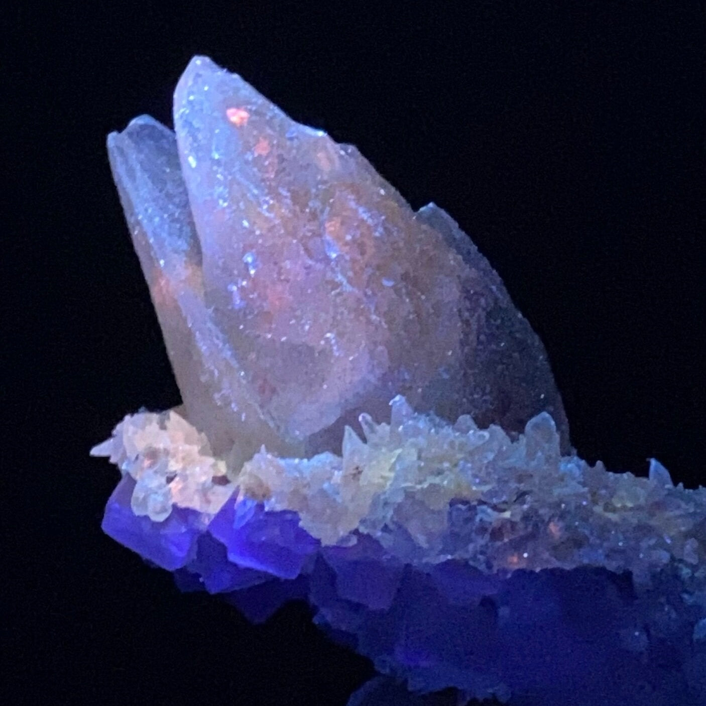 Twin Scalenohedral Dogtooth Calcite with Fluorite, Fluorescent with Long Wave UV
