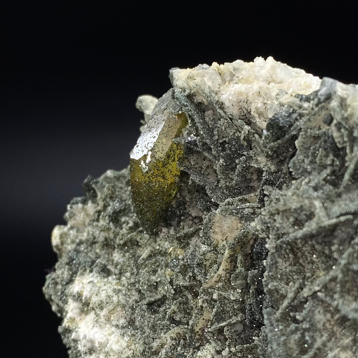 Sphene (Titanite) Twinned Crystal with Clinochlore-Coated Cleavelandite on Feldspar, Shigar Valley, Pakistan