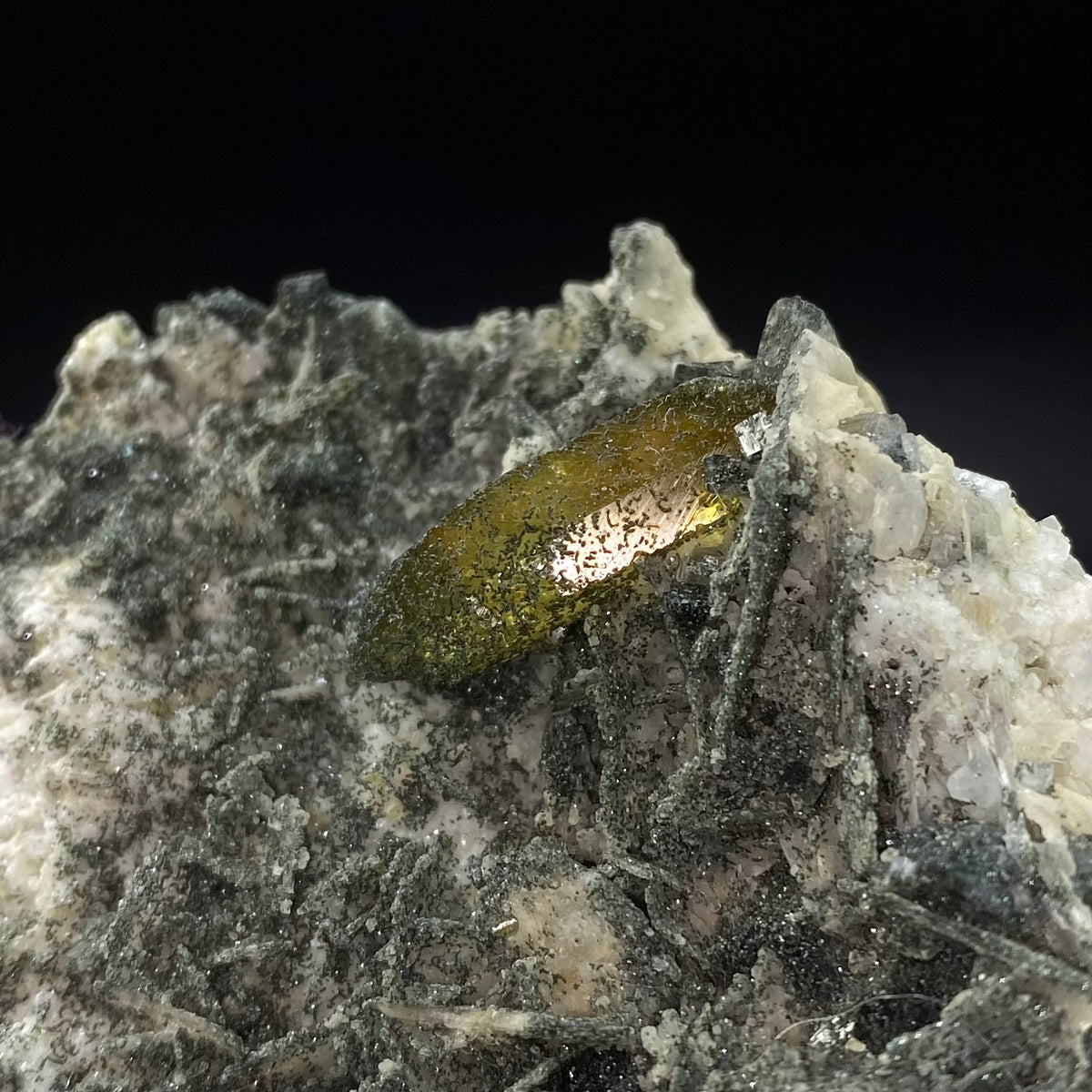 Sphene (Titanite) Twinned Crystal with Clinochlore-Coated Cleavelandite on Feldspar, Shigar Valley, Pakistan