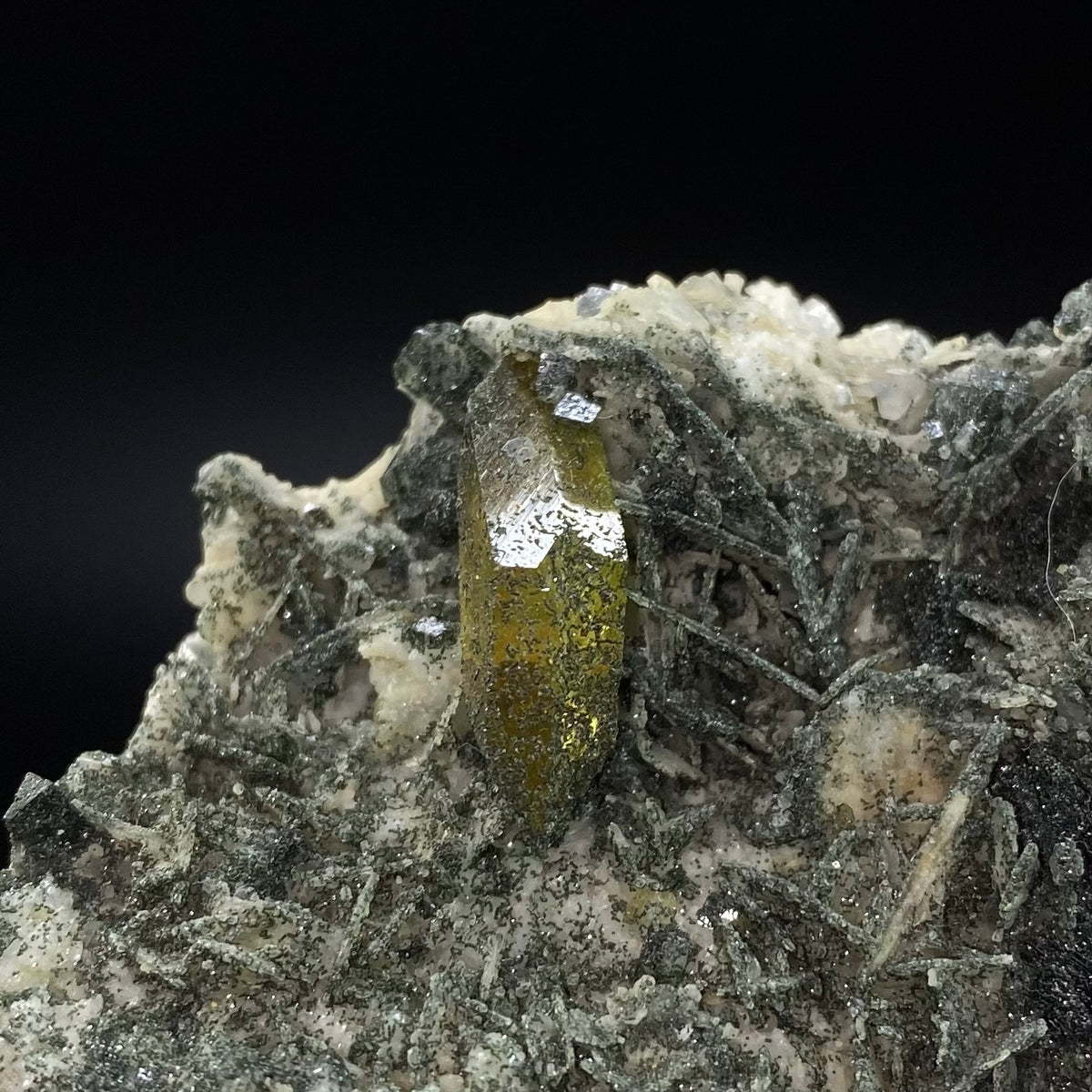 Sphene (Titanite) Twinned Crystal with Clinochlore-Coated Cleavelandite on Feldspar, Shigar Valley, Pakistan