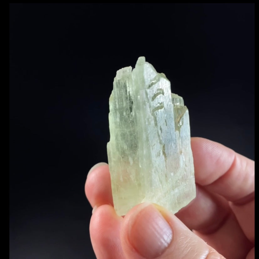 Yellow Spodumene Triphane Crystal Fluorescent Yellow Kunzite