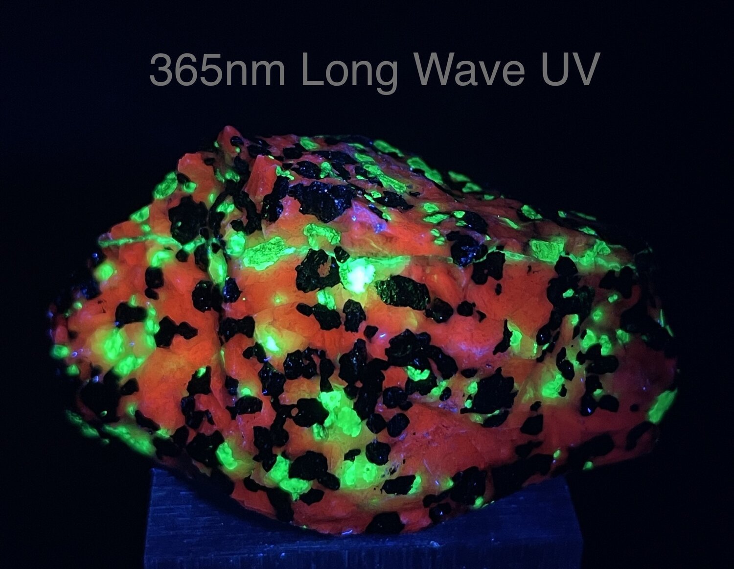 Fluorescent Minerals, Why Do Rocks Glow?