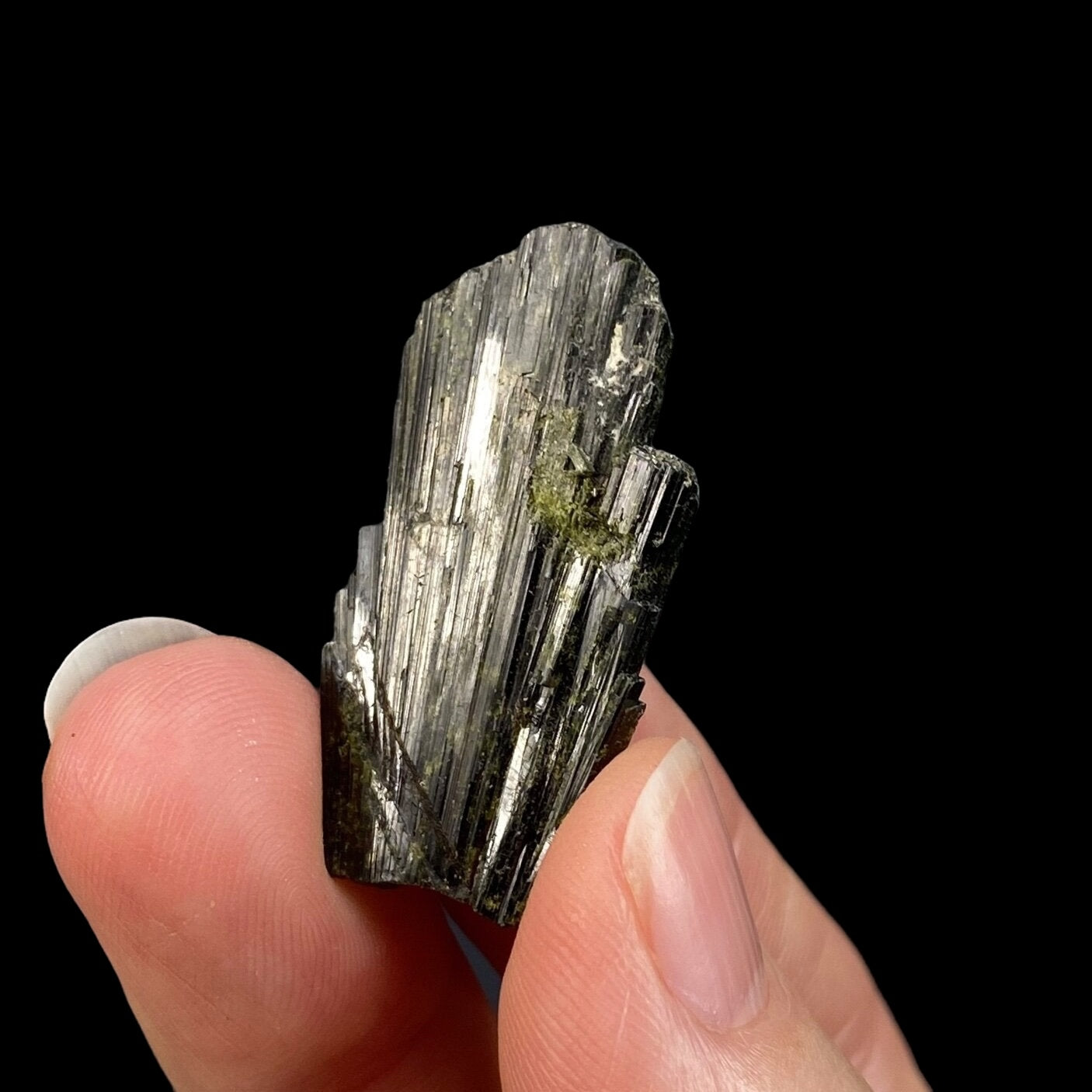 ONE (1) Epidote Fan Crystal Cluster