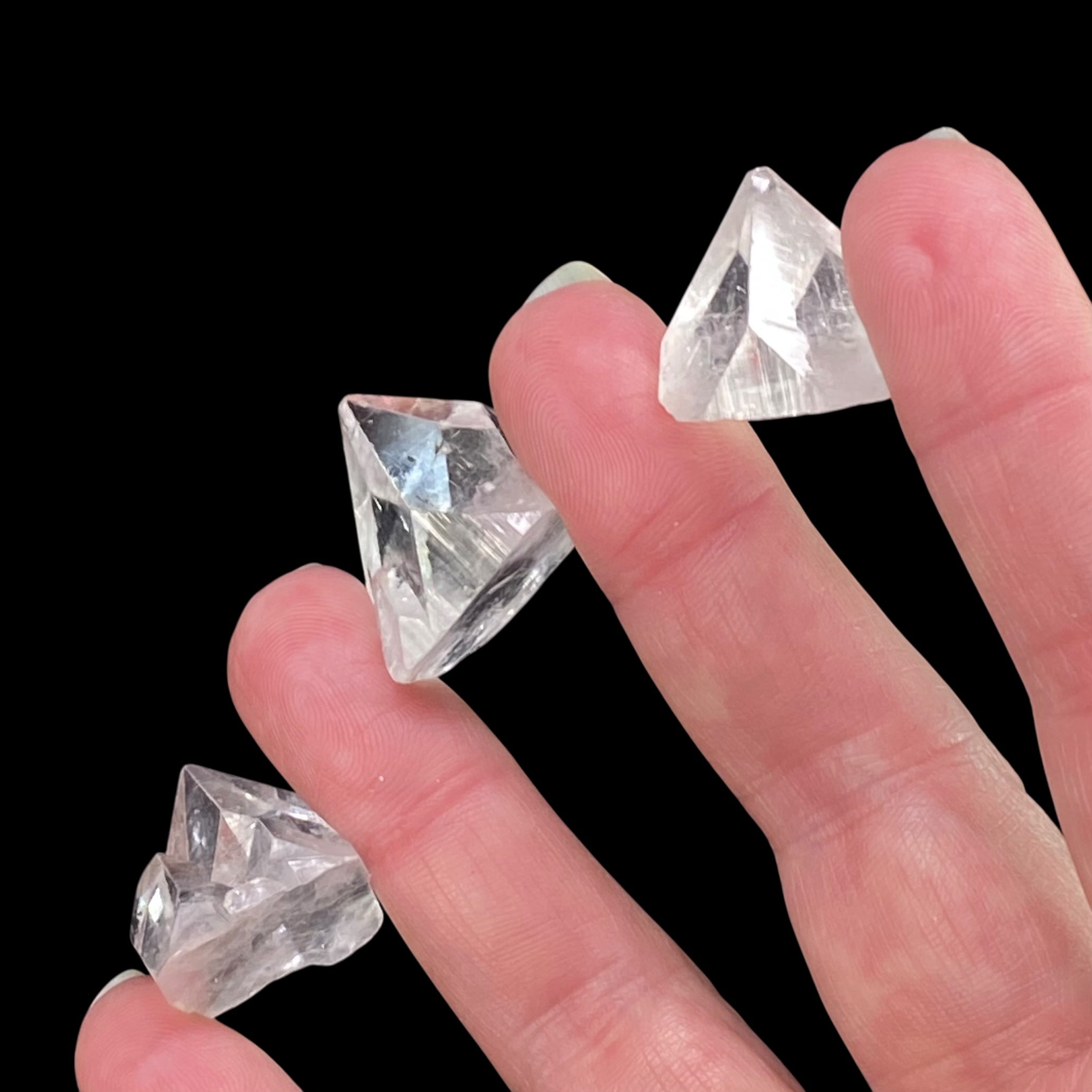 ONE Clear Apophyllite Crystal Point with Brilliant Luster, Four Sizes Available