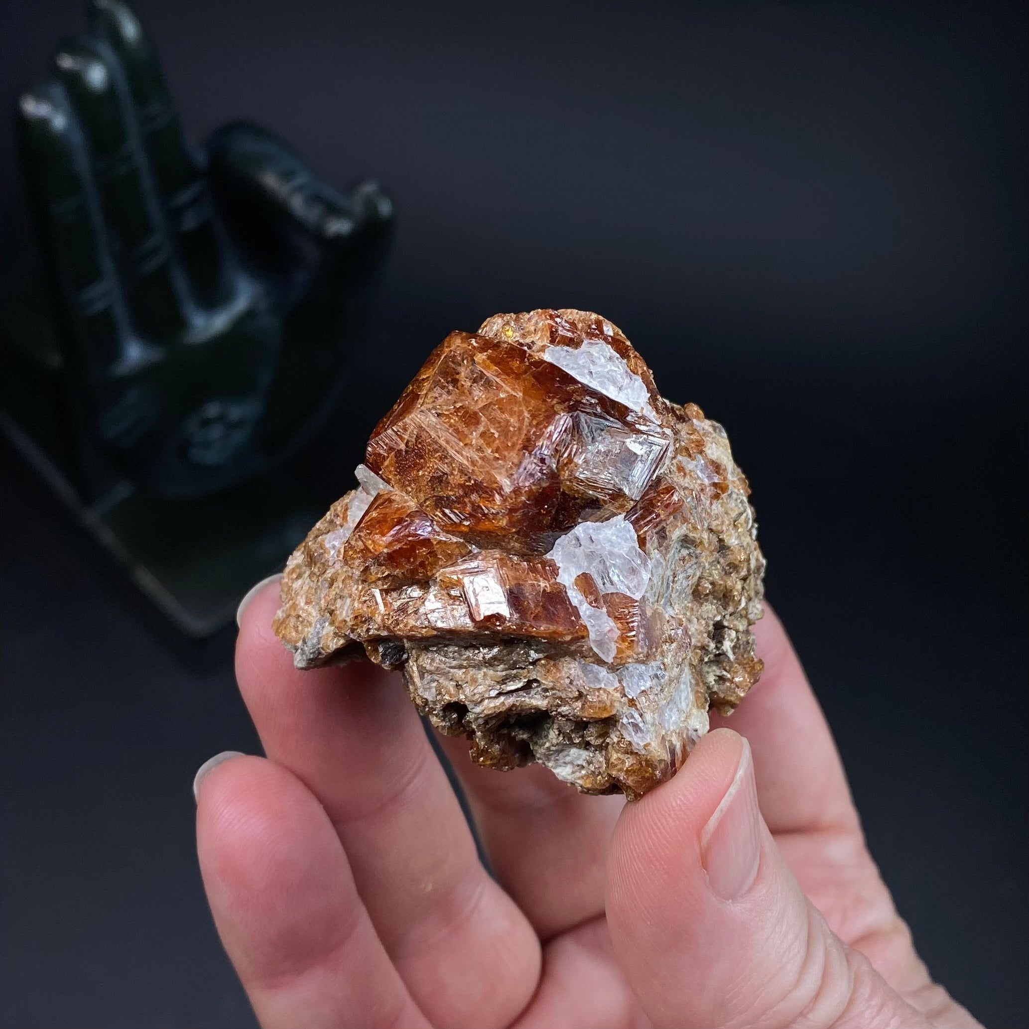 Hessonite Garnets on Fine-Grained Garnet and Quartz Matrix