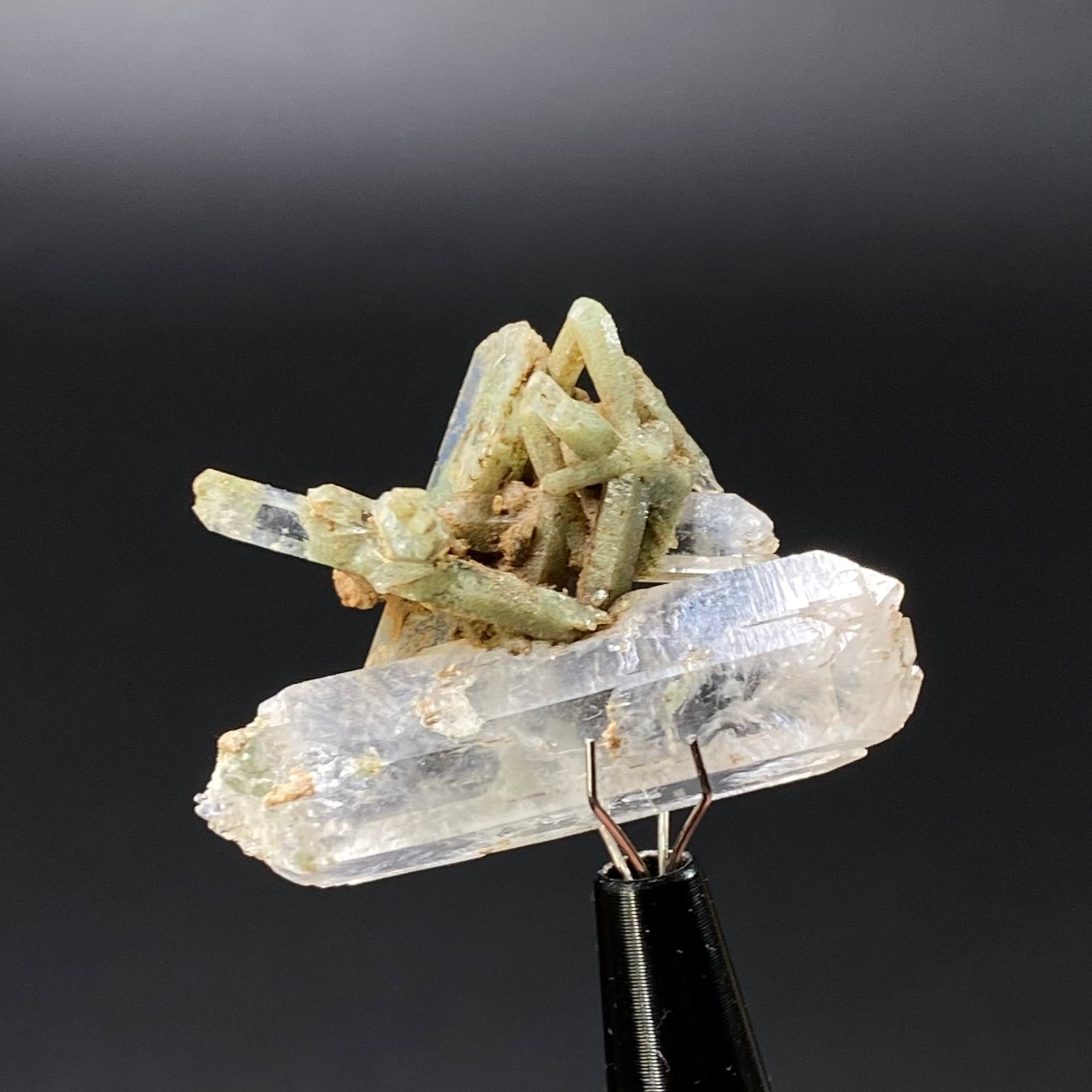 Chlorite Included Quartz Cluster