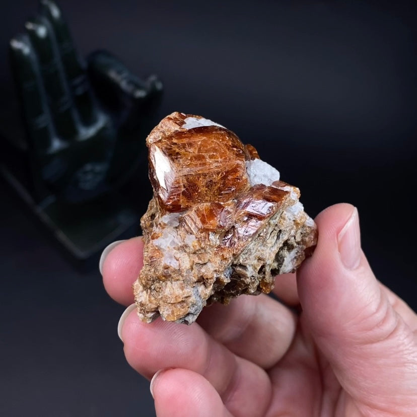 Hessonite Garnets on Fine-Grained Garnet and Quartz Matrix