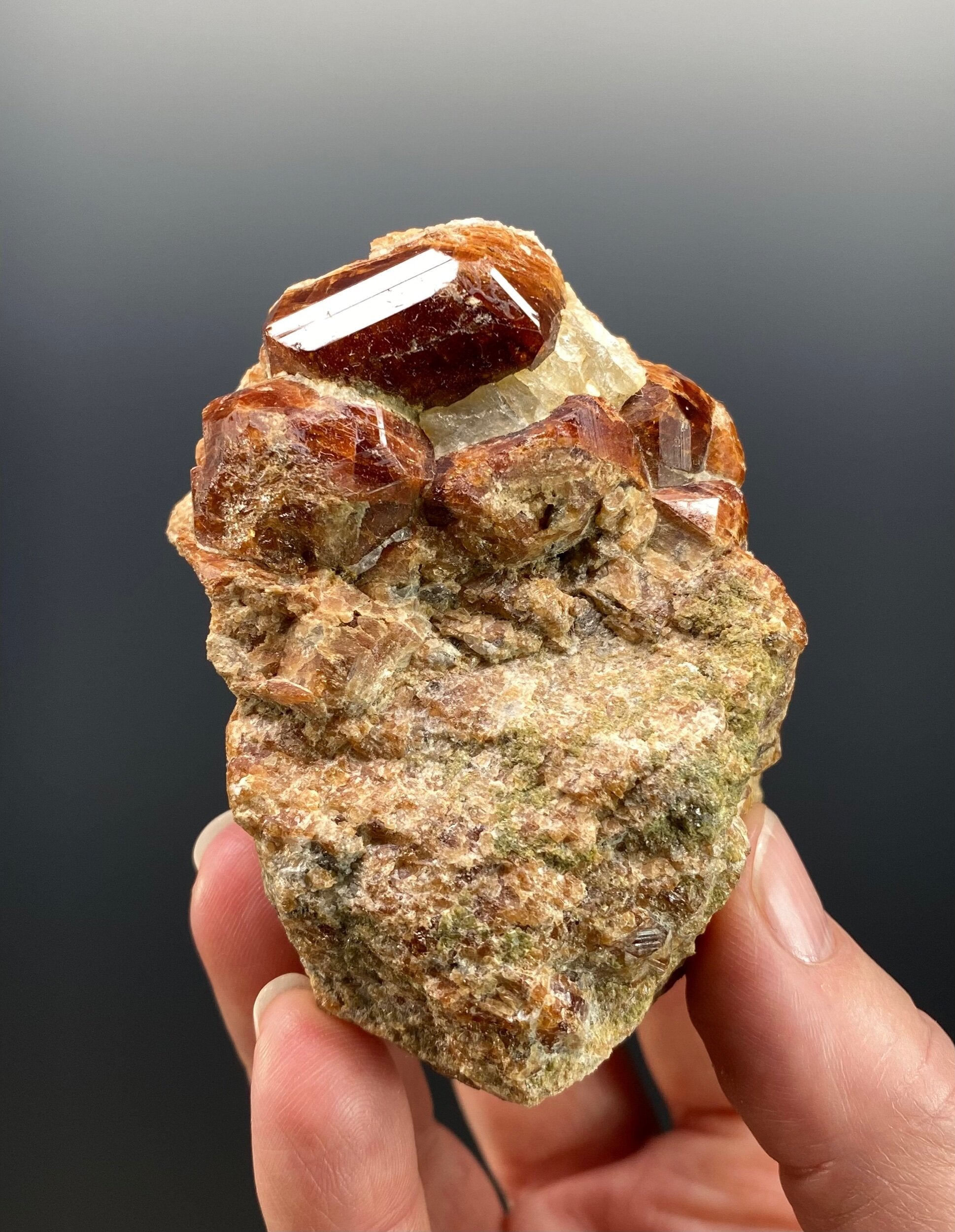 Hessonite Garnets on Fine-Grained Garnet and Quartz Matrix