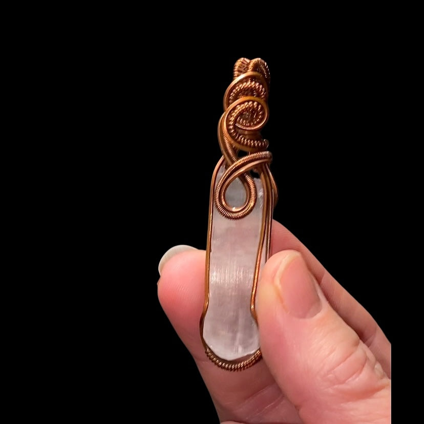 Spodumene var Kunzite & Copper Wire Wrapped Pendant