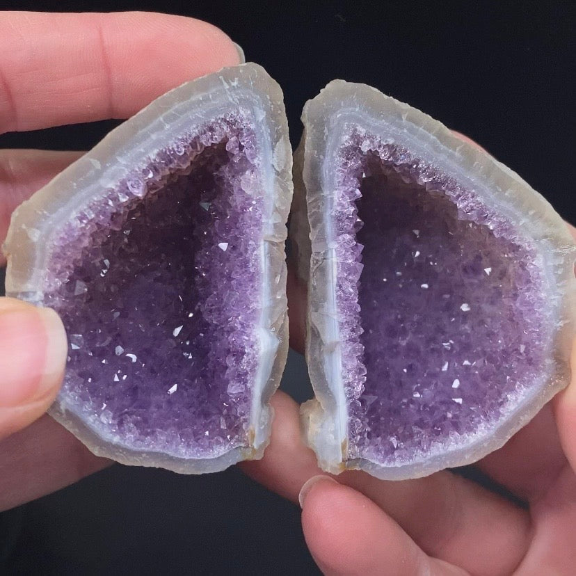 Complete Amethyst Geode from Maharashtra, India