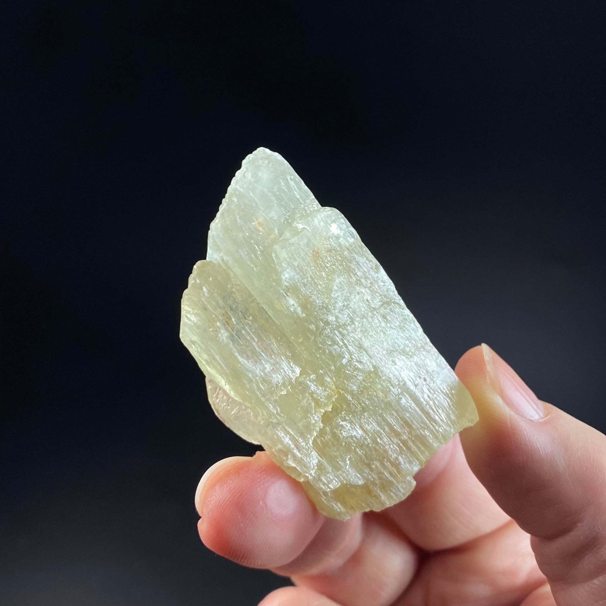 Yellow Spodumene Triphane Crystal Fluorescent Yellow Kunzite with Self Healed Termination