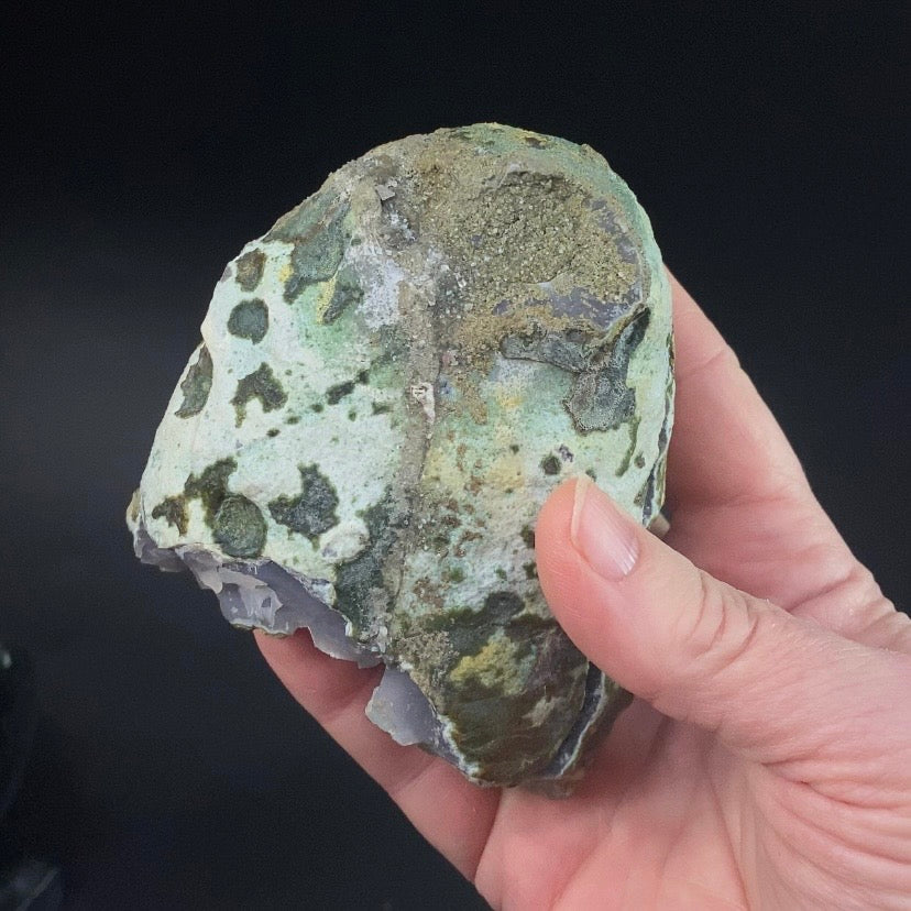 Complete Amethyst Geode from Maharashtra, India