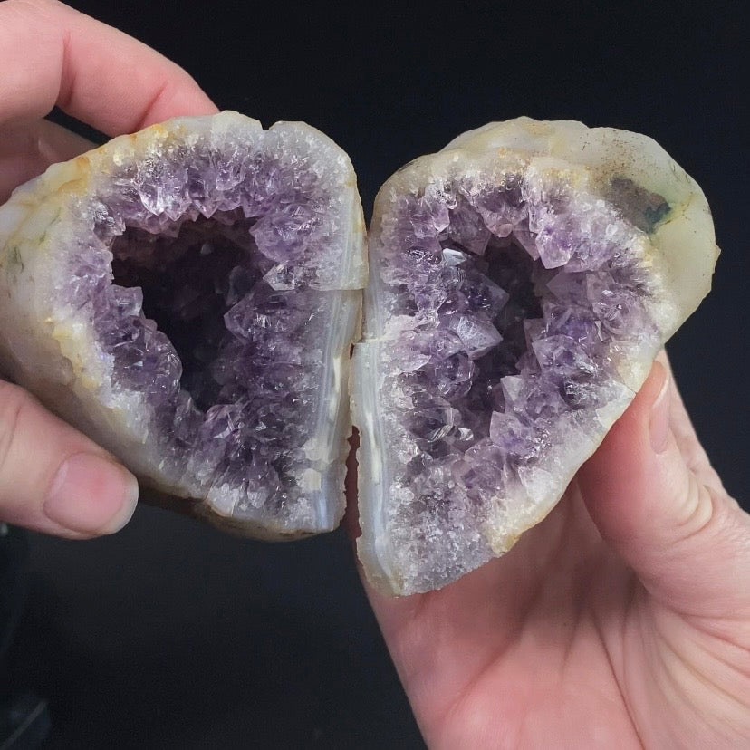 Complete Amethyst Geode from Maharashtra, India