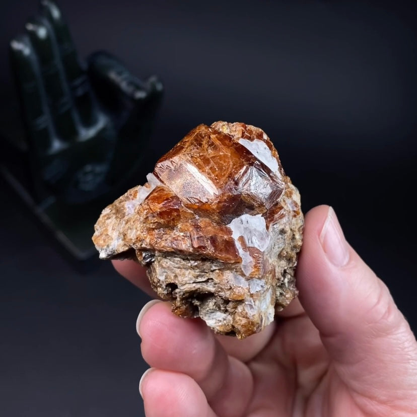 Hessonite Garnets on Fine-Grained Garnet and Quartz Matrix