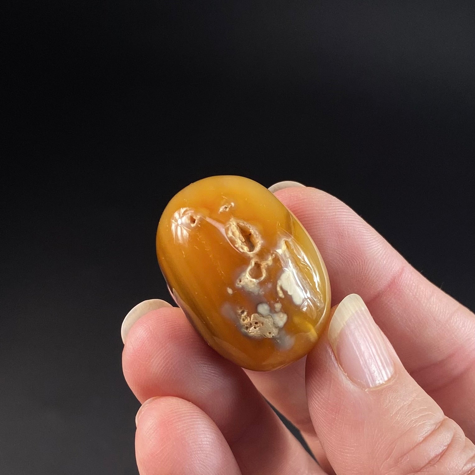 ONE Carnelian Agate Tumbled Stone