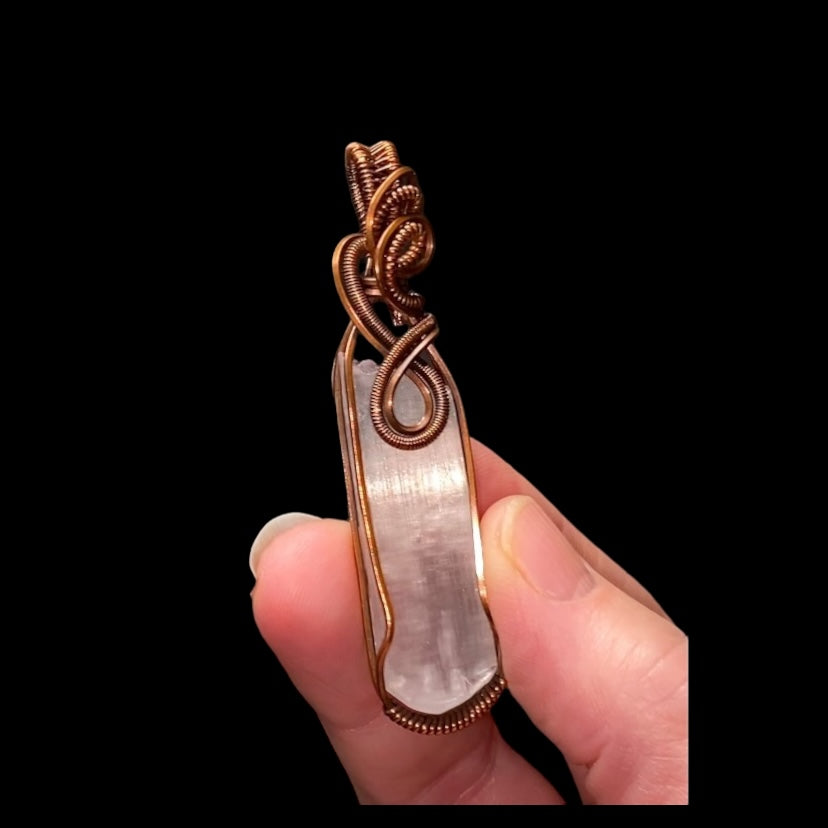 Spodumene var Kunzite & Copper Wire Wrapped Pendant