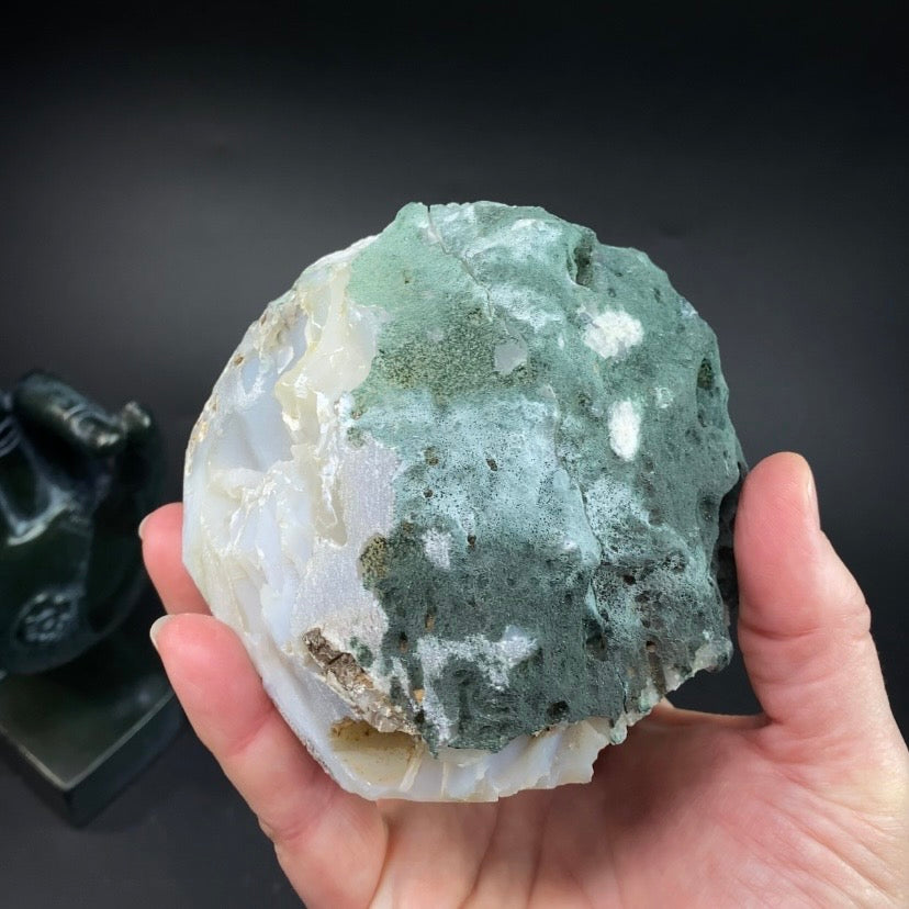 Complete Amethyst Geode from Maharashtra, India