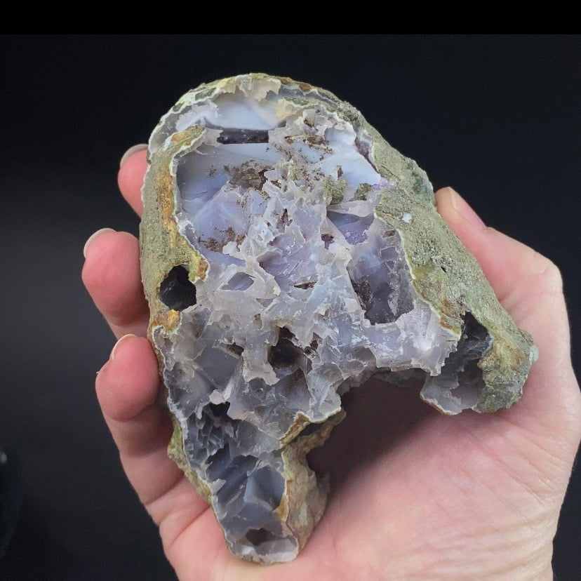 Complete Amethyst Geode from Maharashtra, India