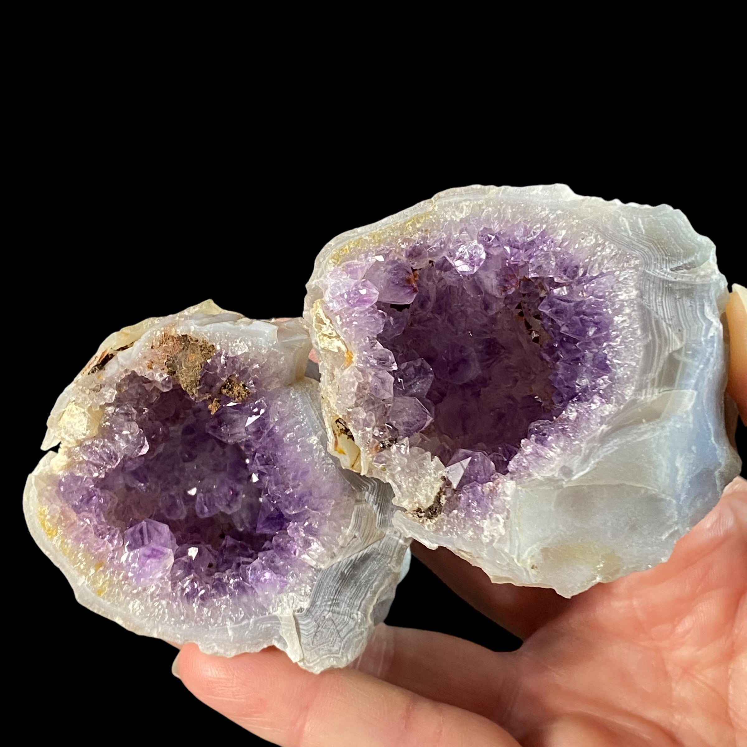 Complete Amethyst Geode from Maharashtra, India