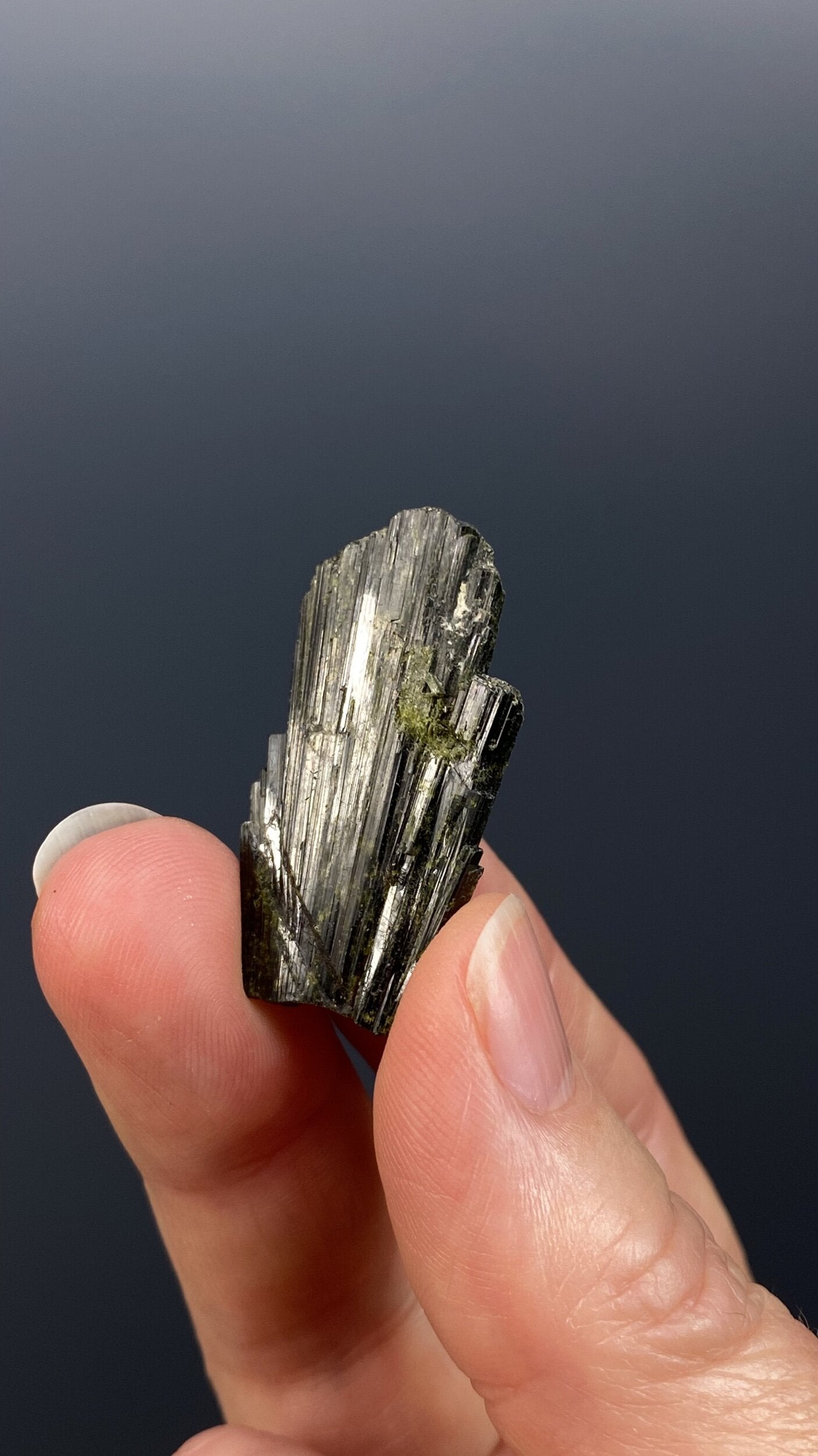 ONE (1) Epidote Fan Crystal Cluster