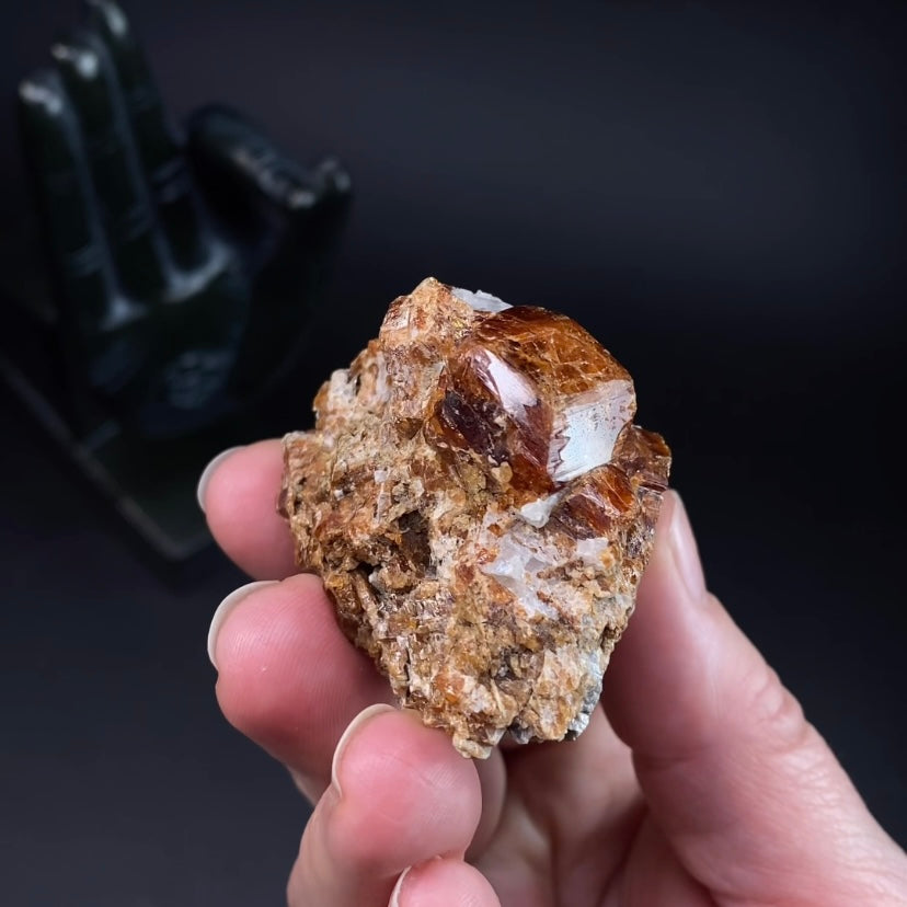 Hessonite Garnets on Fine-Grained Garnet and Quartz Matrix