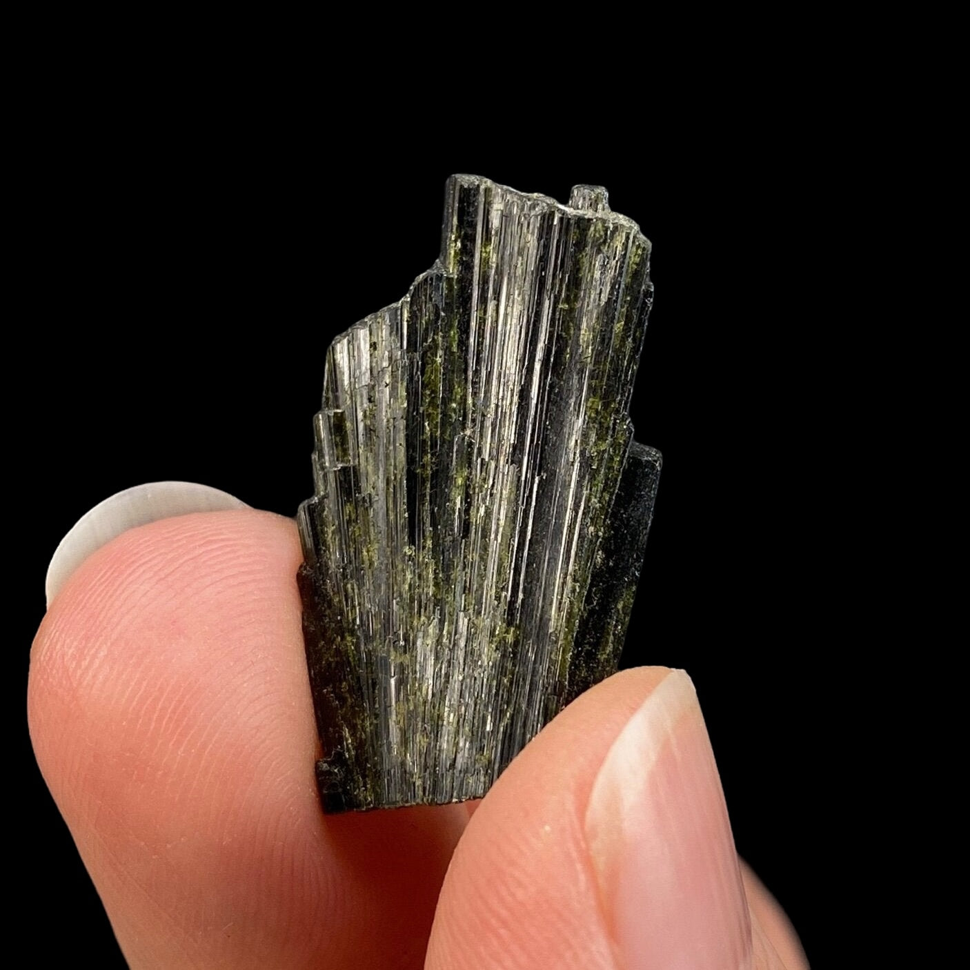 ONE (1) Epidote Fan Crystal Cluster