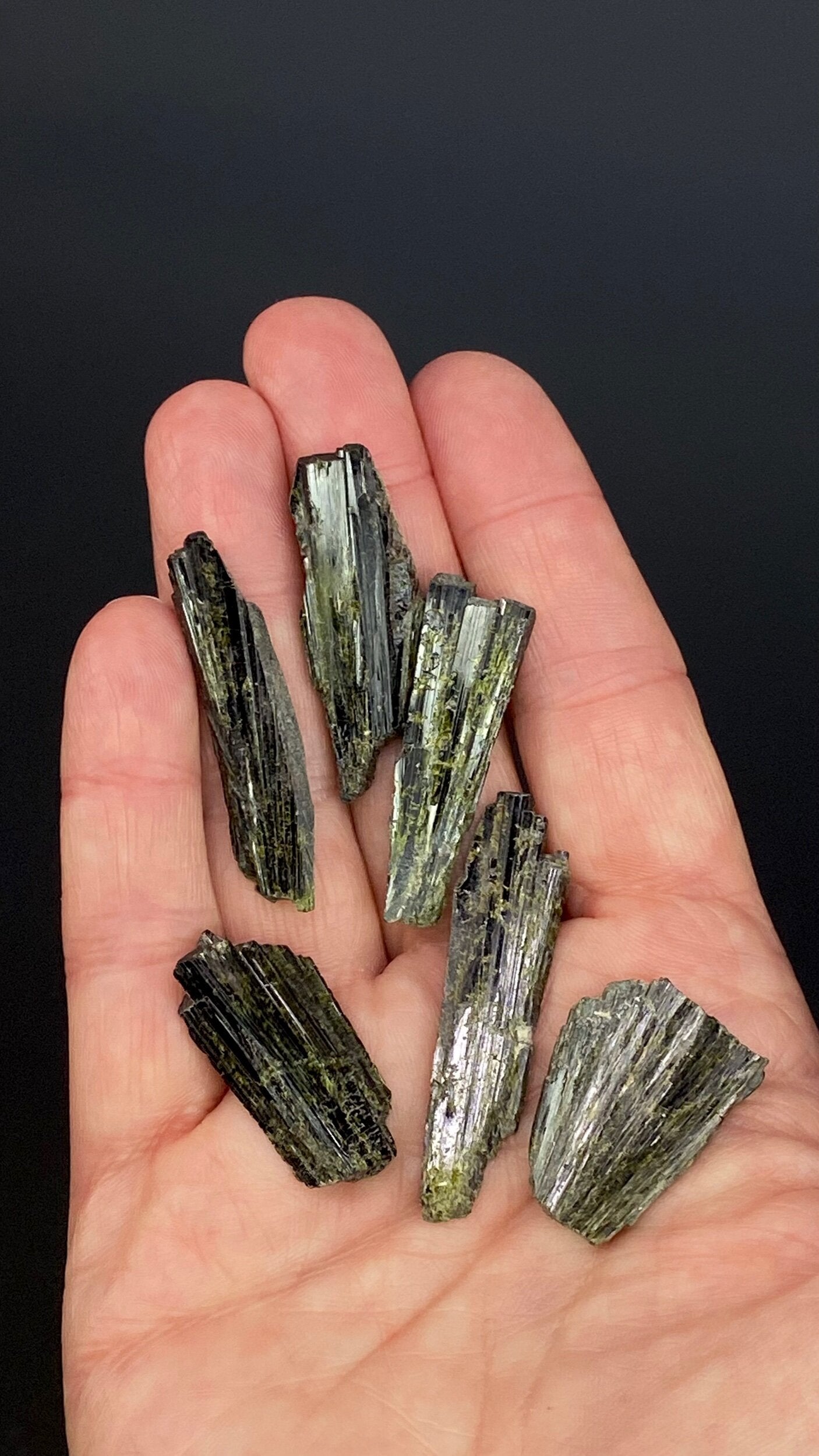 ONE (1) Epidote Fan Crystal Cluster