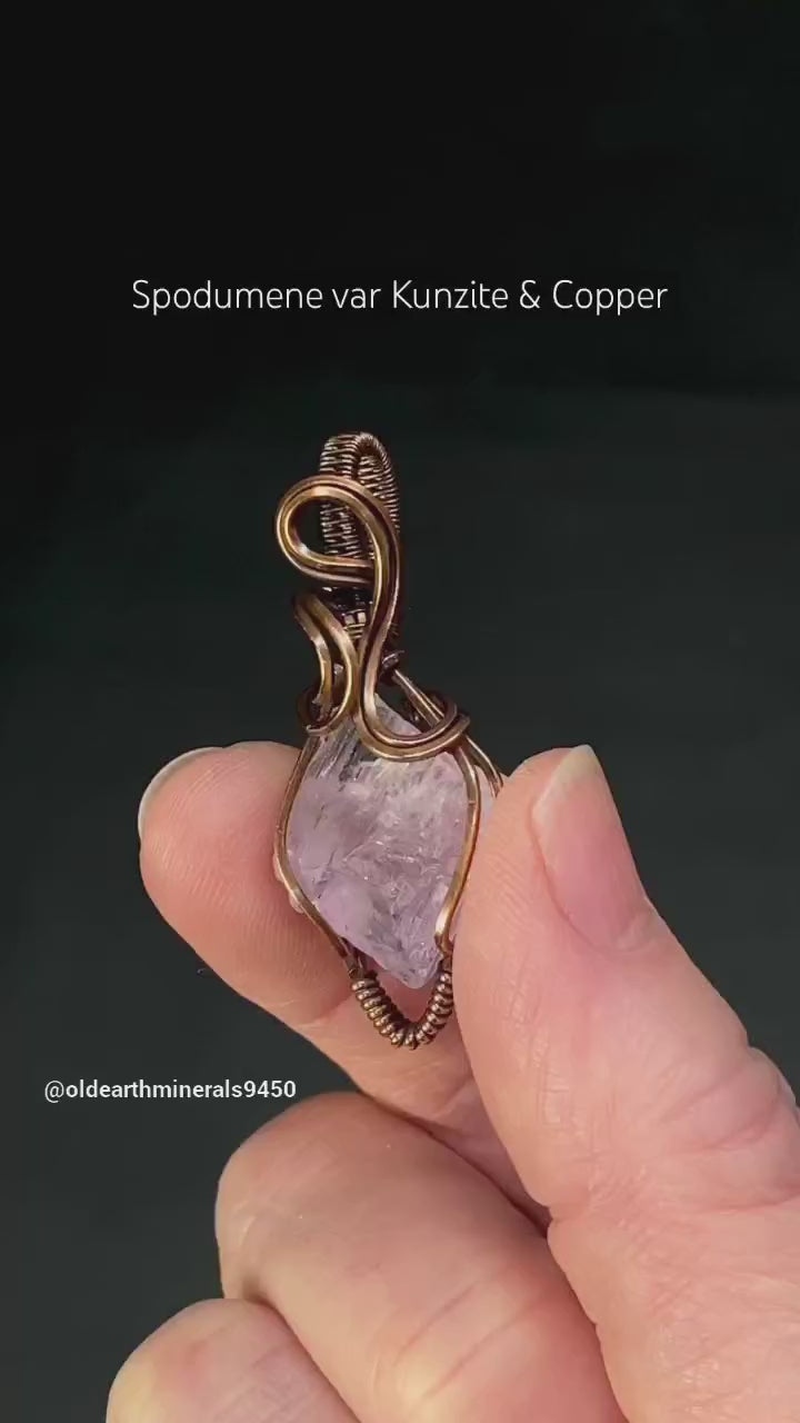 Spodumene var Kunzite & Copper Wire Wrapped Pendant, Fluorescent 365nm Long Wave UV